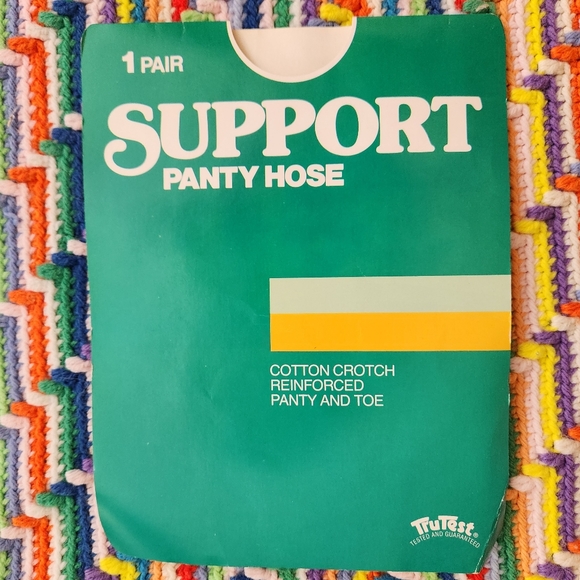 🤎 Vintage 1990s Tan/Brown Textured Nylon Pantyhose 🤎 - Picture 7 of 11